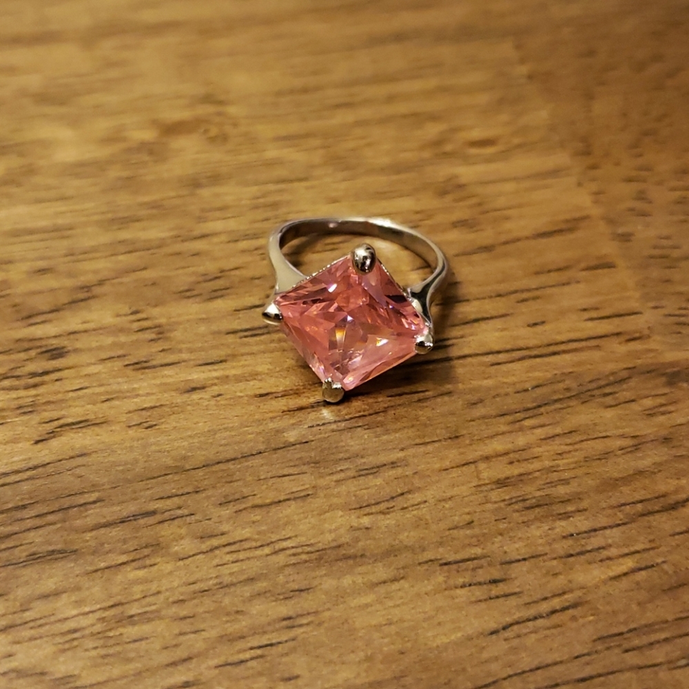 Pink stone ring. - Picture 4 of 5